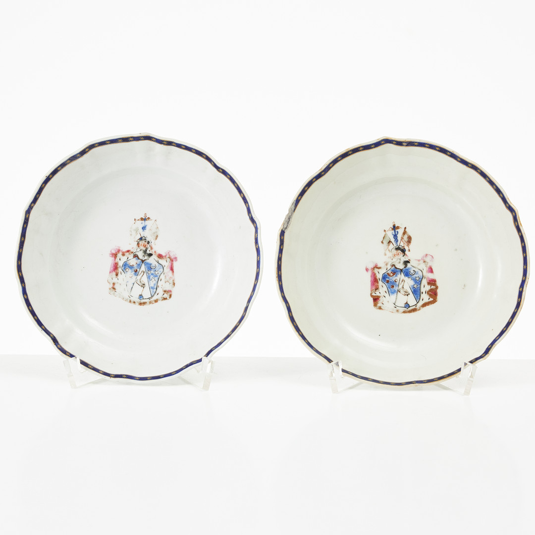 KAFFEKOPPAR, ett par, porslin, Kina, Qianlong (1736-1795), vapenporslin, Mannerstråle.