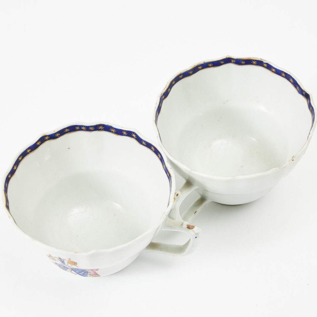 KAFFEKOPPAR, ett par, porslin, Kina, Qianlong (1736-1795), vapenporslin, Mannerstråle.