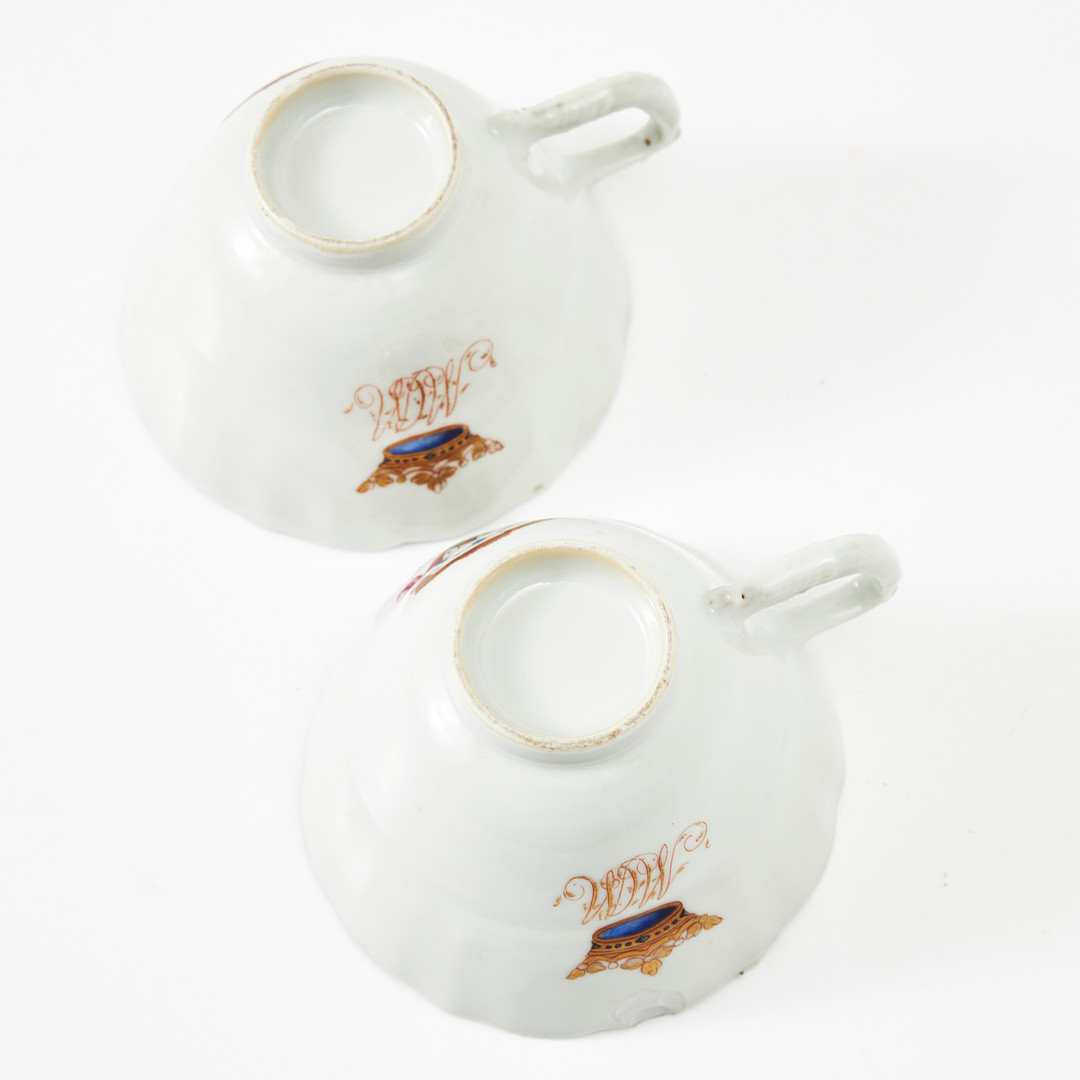 KAFFEKOPPAR, ett par, porslin, Kina, Qianlong (1736-1795), vapenporslin, Mannerstråle.