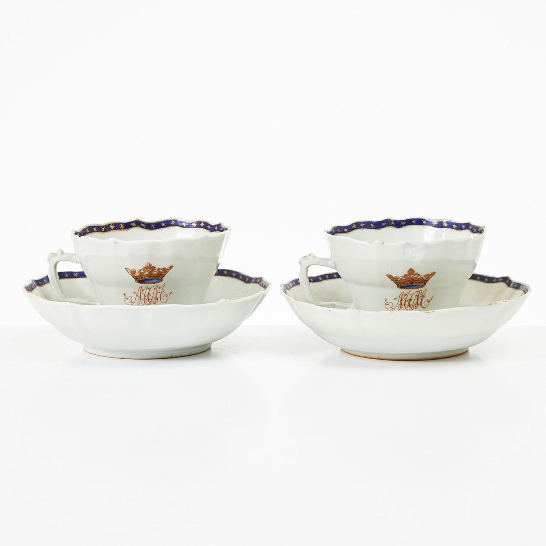 KAFFEKOPPAR, ett par, porslin, Kina, Qianlong (1736-1795), vapenporslin, Mannerstråle.