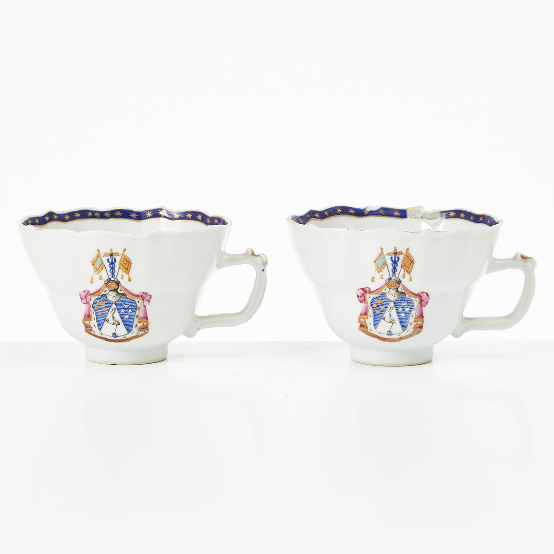 KAFFEKOPPAR, ett par, porslin, Kina, Qianlong (1736-1795), vapenporslin, Mannerstråle.