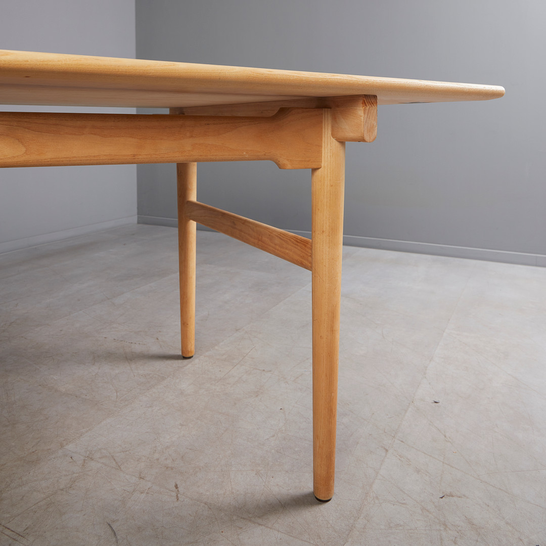 HANS J. WEGNER. Carl Hansen & Søn Esstisch / Tisch, Modell 'CH327', Eiche, Entwurf 1962, Dänemark.