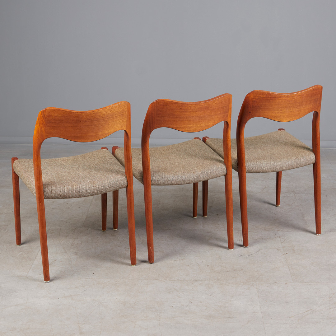 NIELS OTTO MØLLER (1920-1982). für JL Møller Møbelfabrik, sechs Stühle / Esszimmerstühle, Modell '71', Teak, Stoff, 1960er Jahre, Dänemark (6).