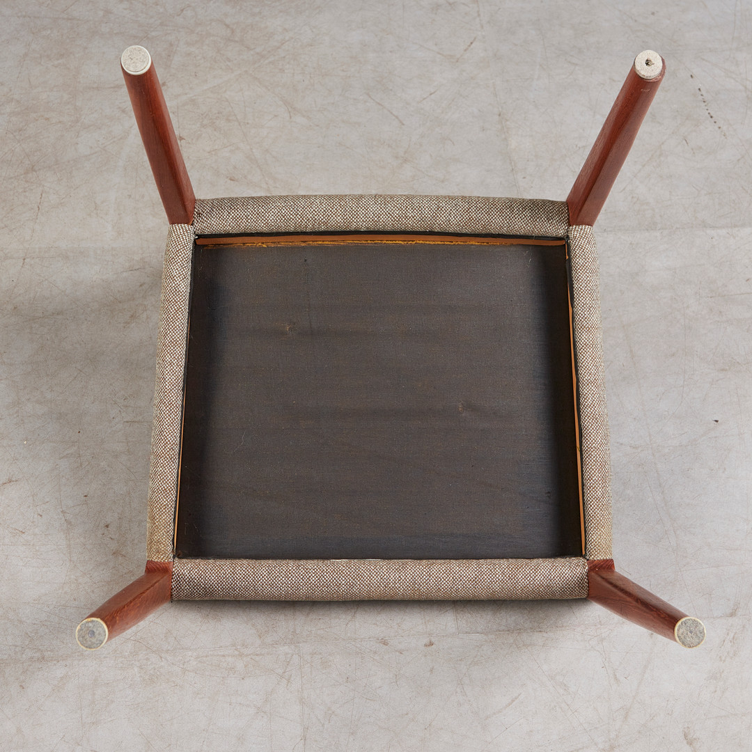 NIELS OTTO MØLLER (1920-1982). für JL Møller Møbelfabrik, sechs Stühle / Esszimmerstühle, Modell '71', Teak, Stoff, 1960er Jahre, Dänemark (6).