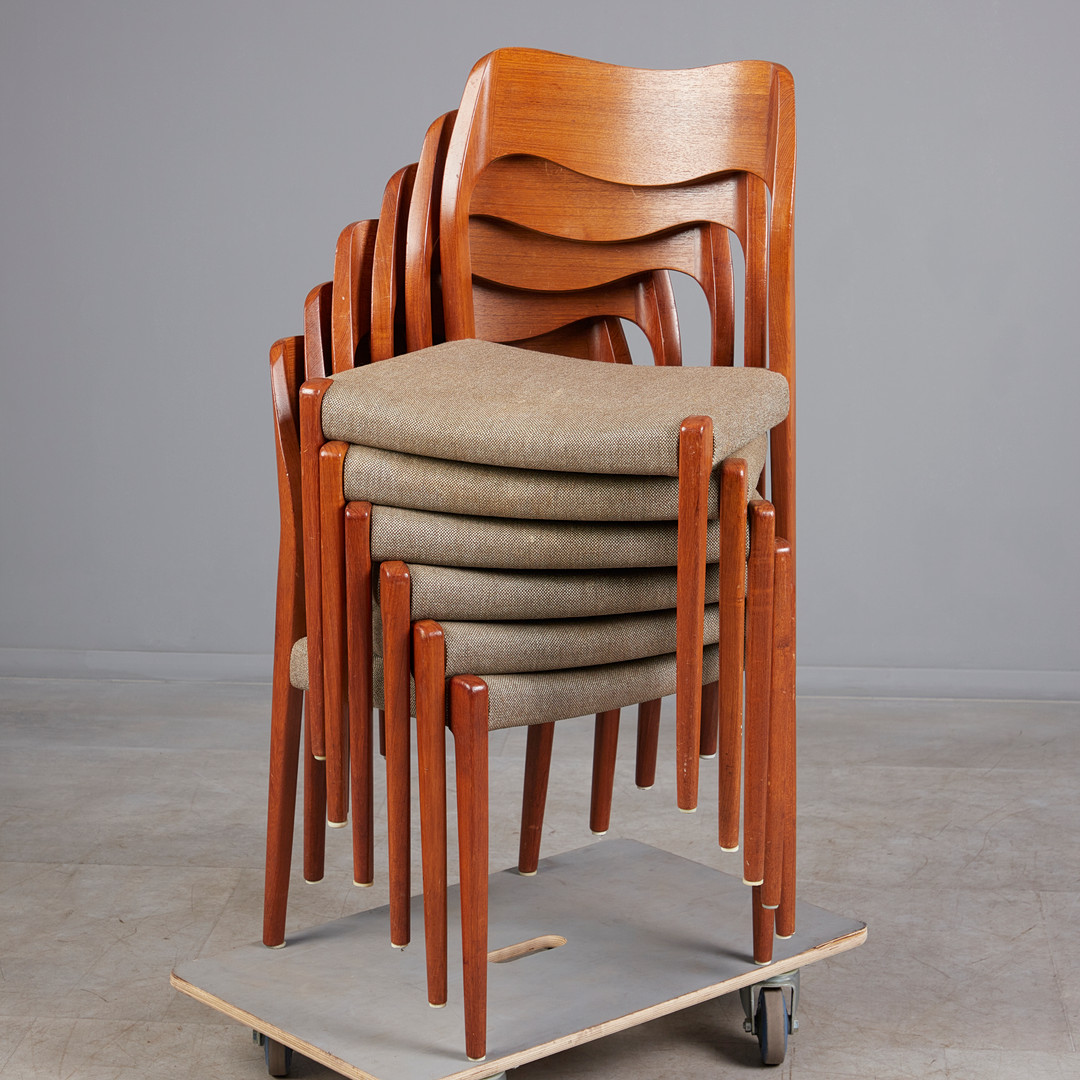 NIELS OTTO MØLLER (1920-1982). für JL Møller Møbelfabrik, sechs Stühle / Esszimmerstühle, Modell '71', Teak, Stoff, 1960er Jahre, Dänemark (6).