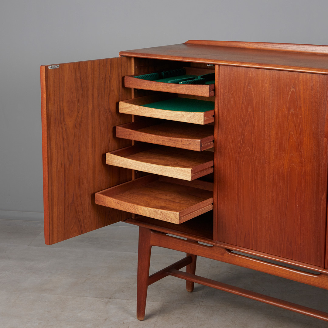 SVEND AAGE MADSEN. für K. Knudsen & Søn, Highboard / Kommode, Teak, 60er Jahre, Dänemark.