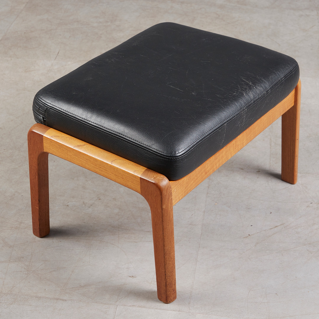 OLE WANSCHER. Poul Jeppesen Møbelfabrik, Hochlehner / Lounge Sessel mit Ottomane / Hocker, Modell 'Senator', 1960er Jahre, Dänemark (2).