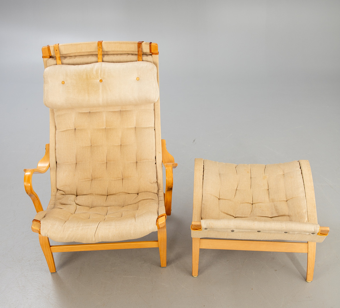 BRUNO MATTHSON. Dux. Sessel mit Hocker,
