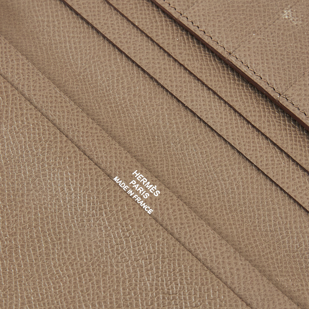 HERMÈS. Plånbok/korthållare, skinn, märkt Hermés Paris Made in France.