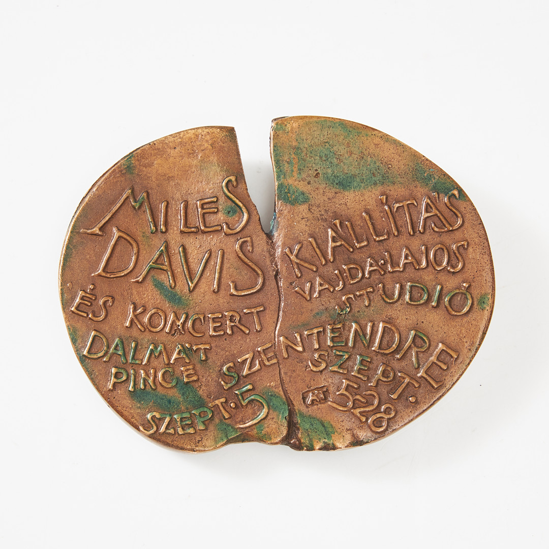 ASSZONYI TAMÁS. brons, relief, med texten