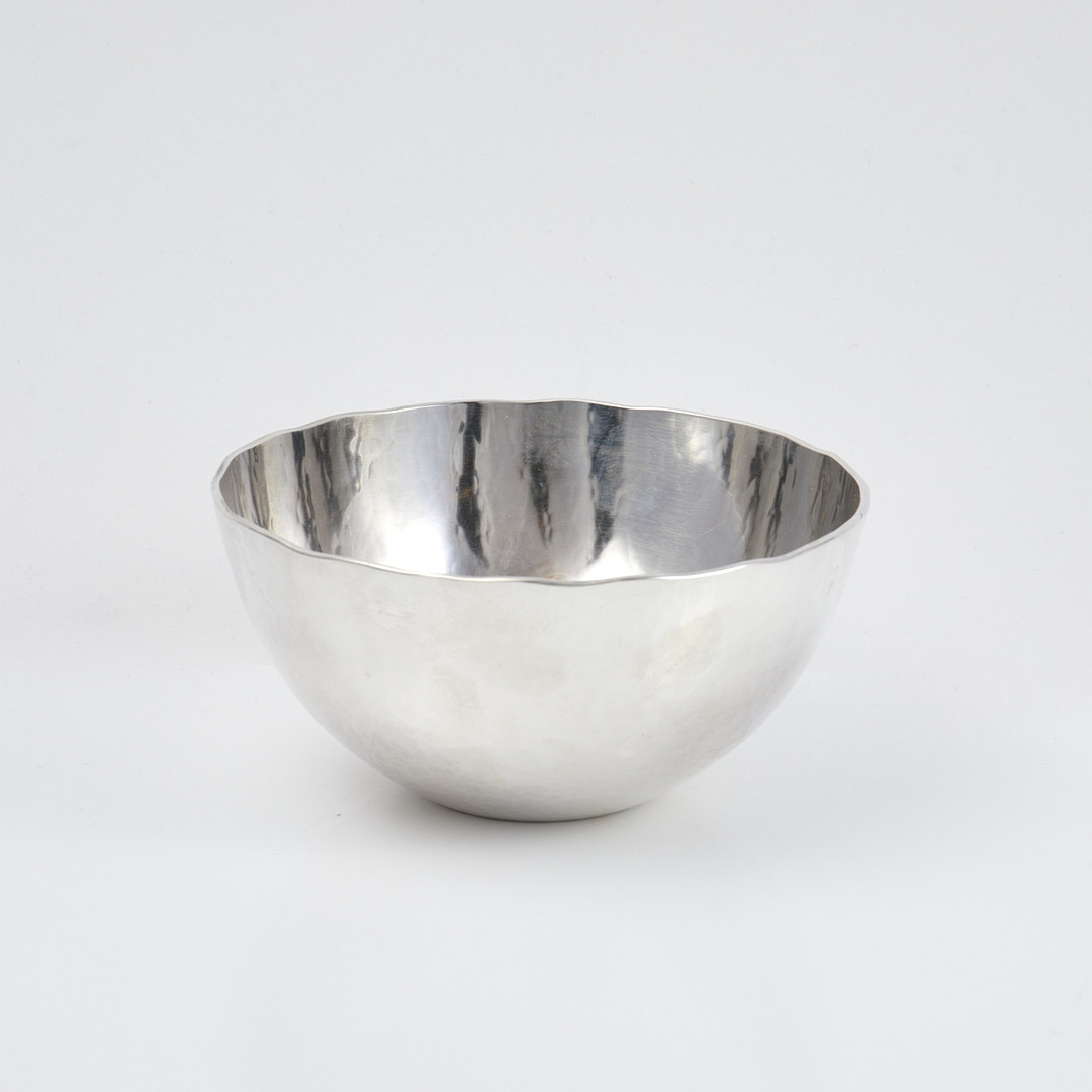 RAY URBAN. Skål, sterlingsilver, Stockholm, 2002, Hamrad dekor.