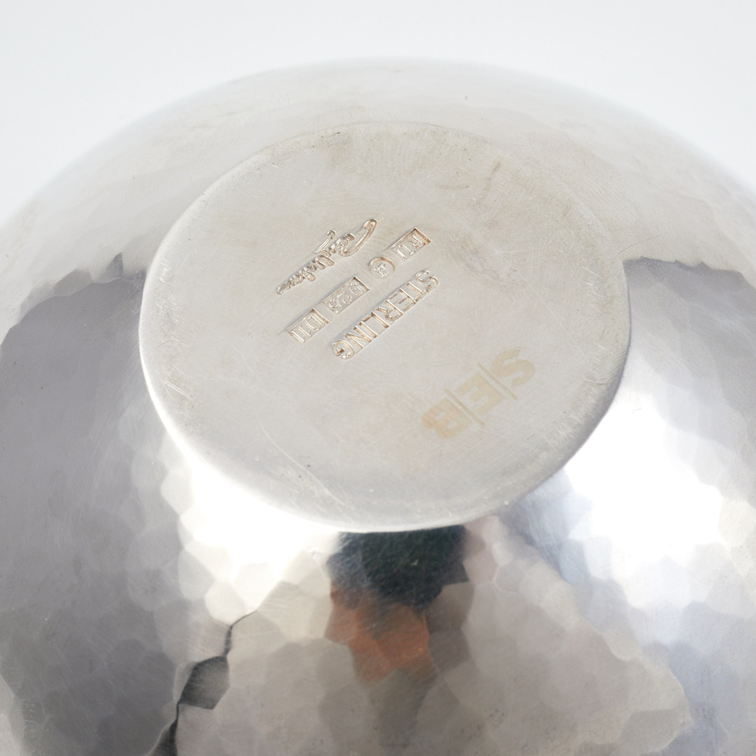 RAY URBAN. Skål, sterlingsilver, Stockholm, 2002, Hamrad dekor.