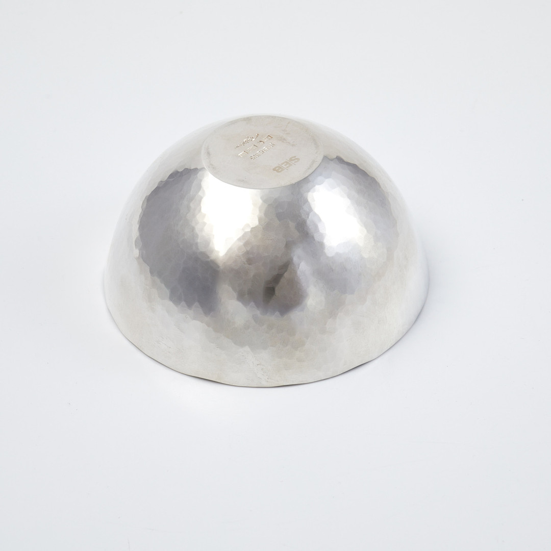 RAY URBAN. Skål, sterlingsilver, Stockholm, 2002, Hamrad dekor.