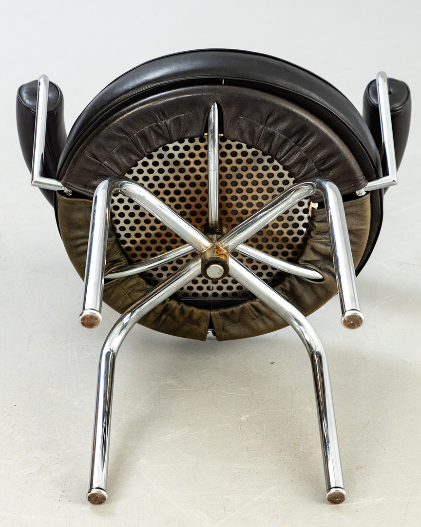 LE CORBUSIER, CHARLOTTE PERRIAND, PIERRE JEANNERET. 'LC7' Bauhaus Drehstuhl / Esszimmerstuhl.