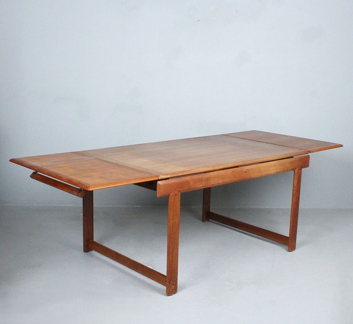 H.W. KLEIN. Bramin. Erweiterbarer Esstisch / Schreibtisch, Teakholz, Dänemark, 1960er Jahre.