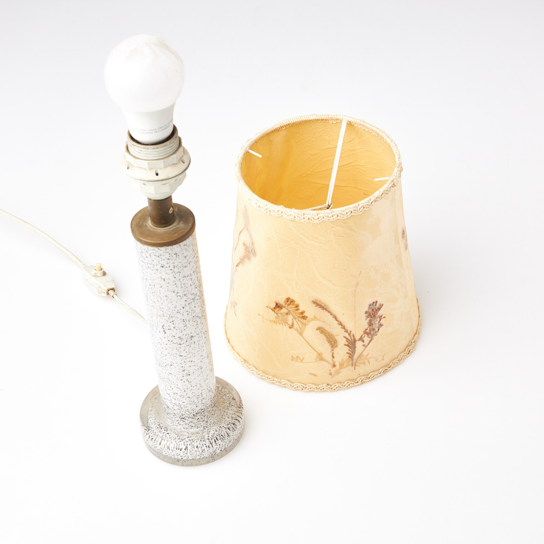 BORDSLAMPA, 1900-tal, stomme i glas med dekor i underfång.