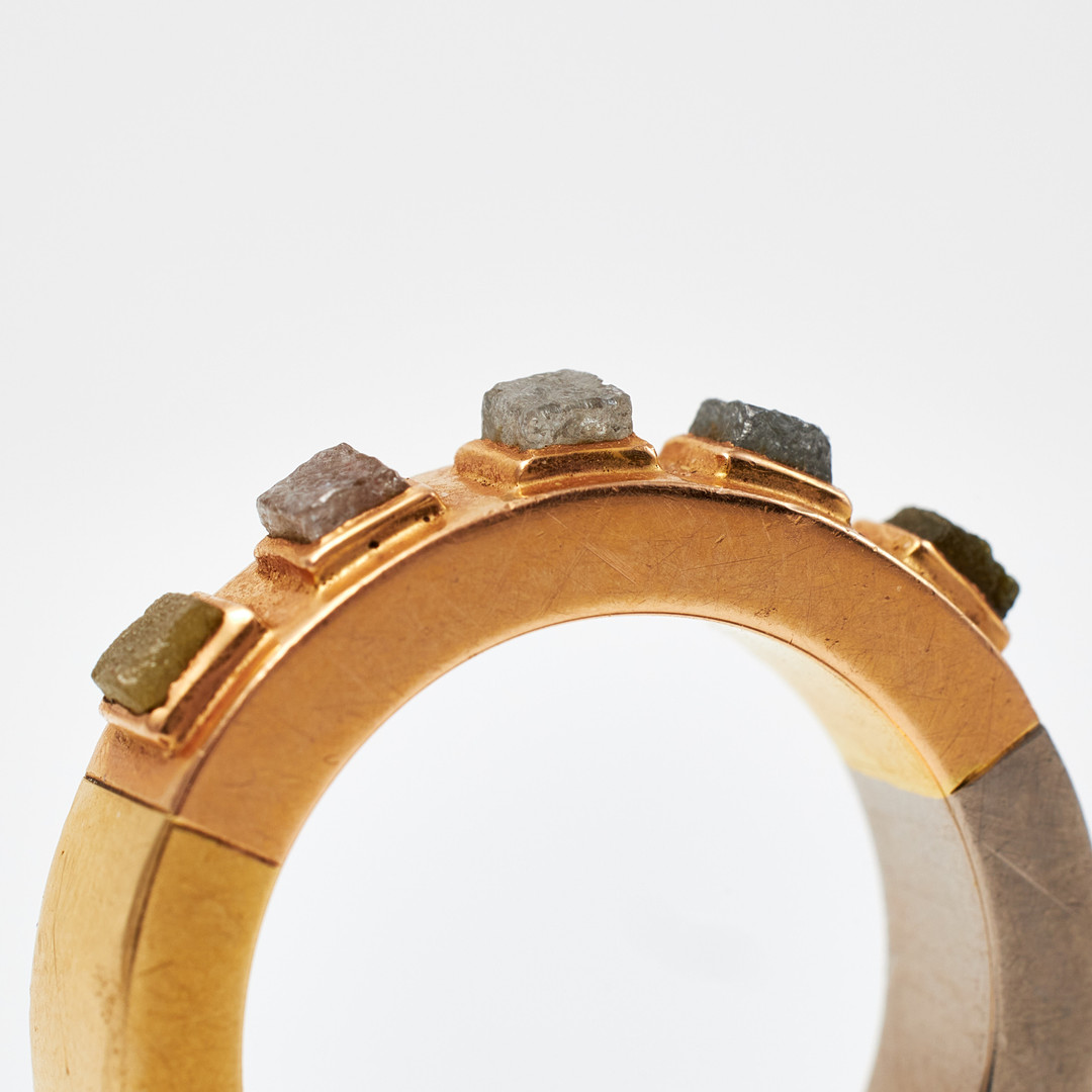 GAUDY. RING, 18 k vit- röd och roseguld, samt 5 st rådiamanter, Gaudy Stockholm Ab, Stokholm, 1998.