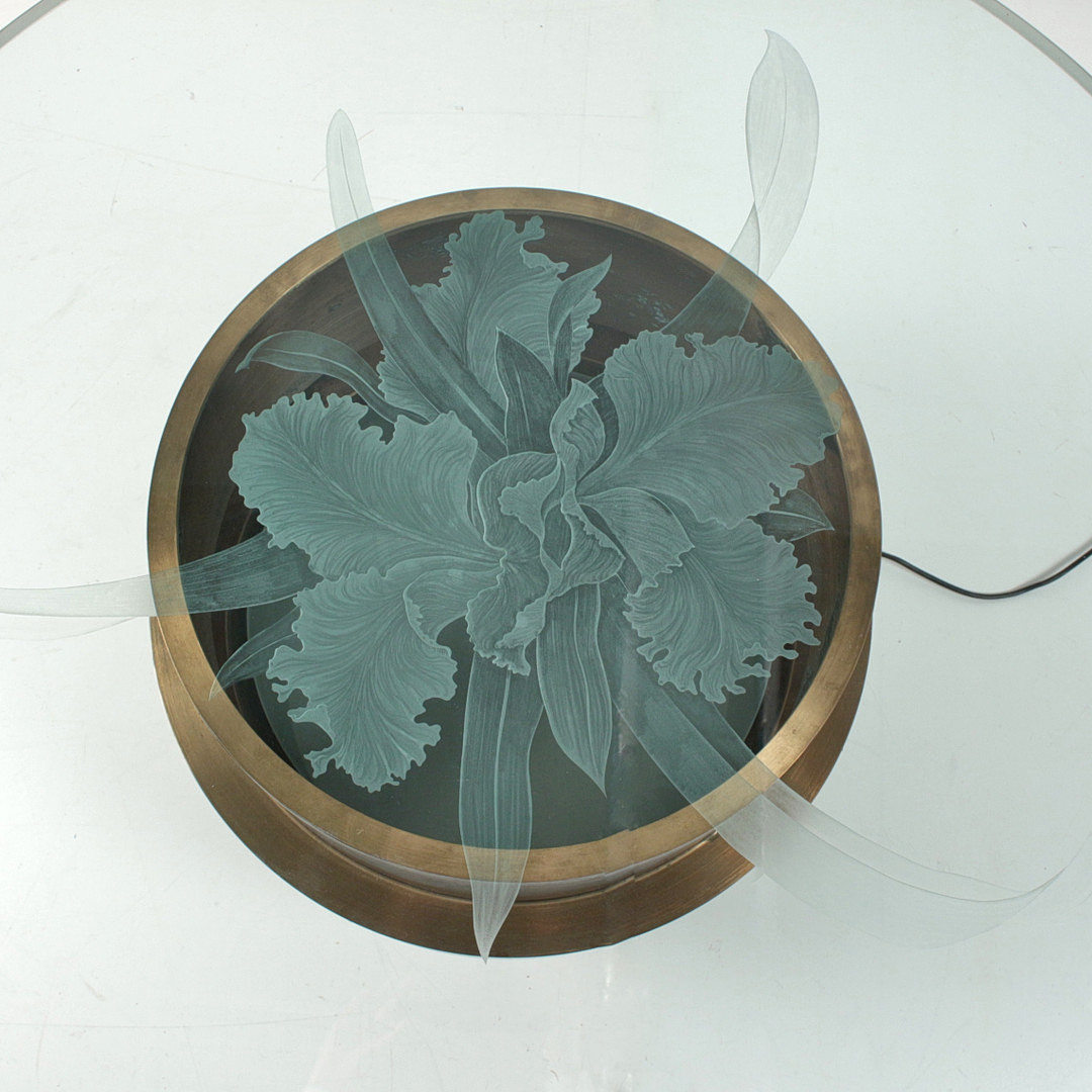 GERNOT SCHLUIFER. Beleuchteter Couchtisch / Coffeetable aus Bronze mit Schliffglasplatte, Künstlermöbel, signiert, 1981.