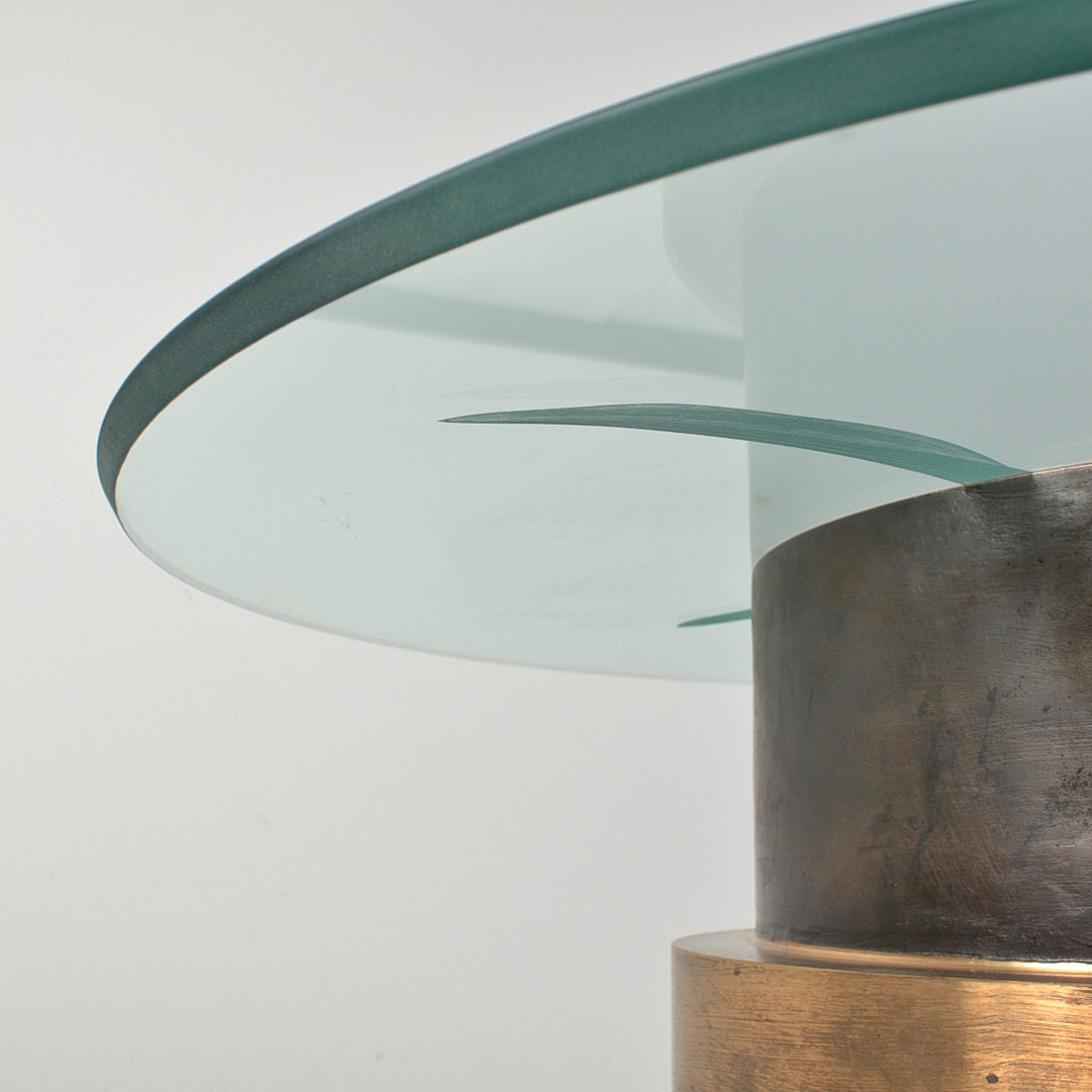 GERNOT SCHLUIFER. Beleuchteter Couchtisch / Coffeetable aus Bronze mit Schliffglasplatte, Künstlermöbel, signiert, 1981.