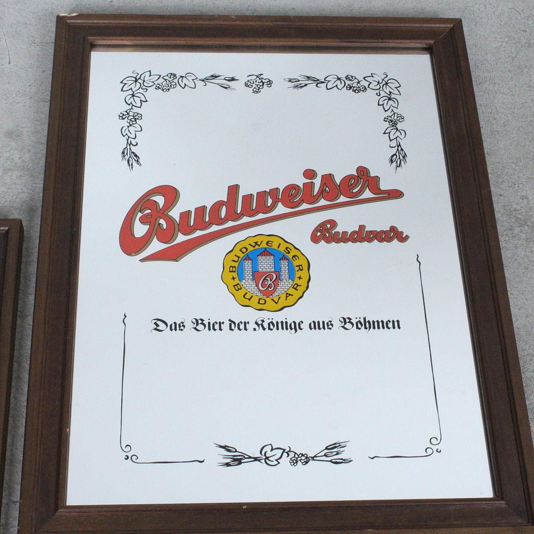 Reklameschilder / Spiegel, 'Budweiser' und 'Pilsner Urquell'.