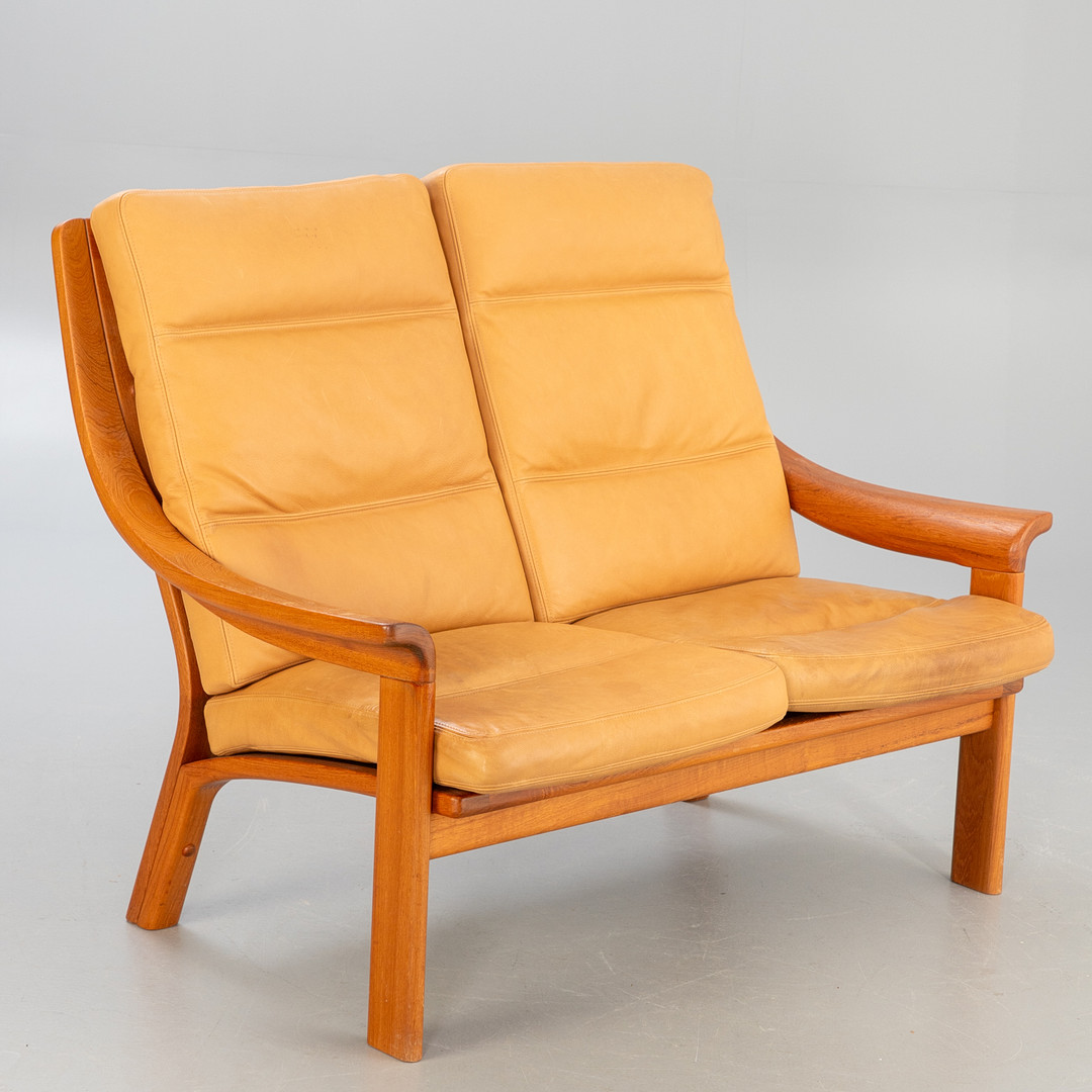 POUL JEPPESEN 2-Sitzer Sofa, Leder / Teakholz.