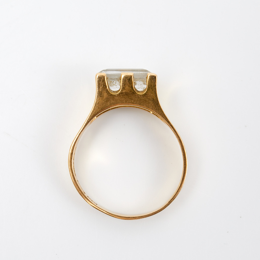 RING, 18 k guld, Smaragdslipad bergskristall, Petterssons Eftr Juvelerar Ab Joh, Malmö, 1967.