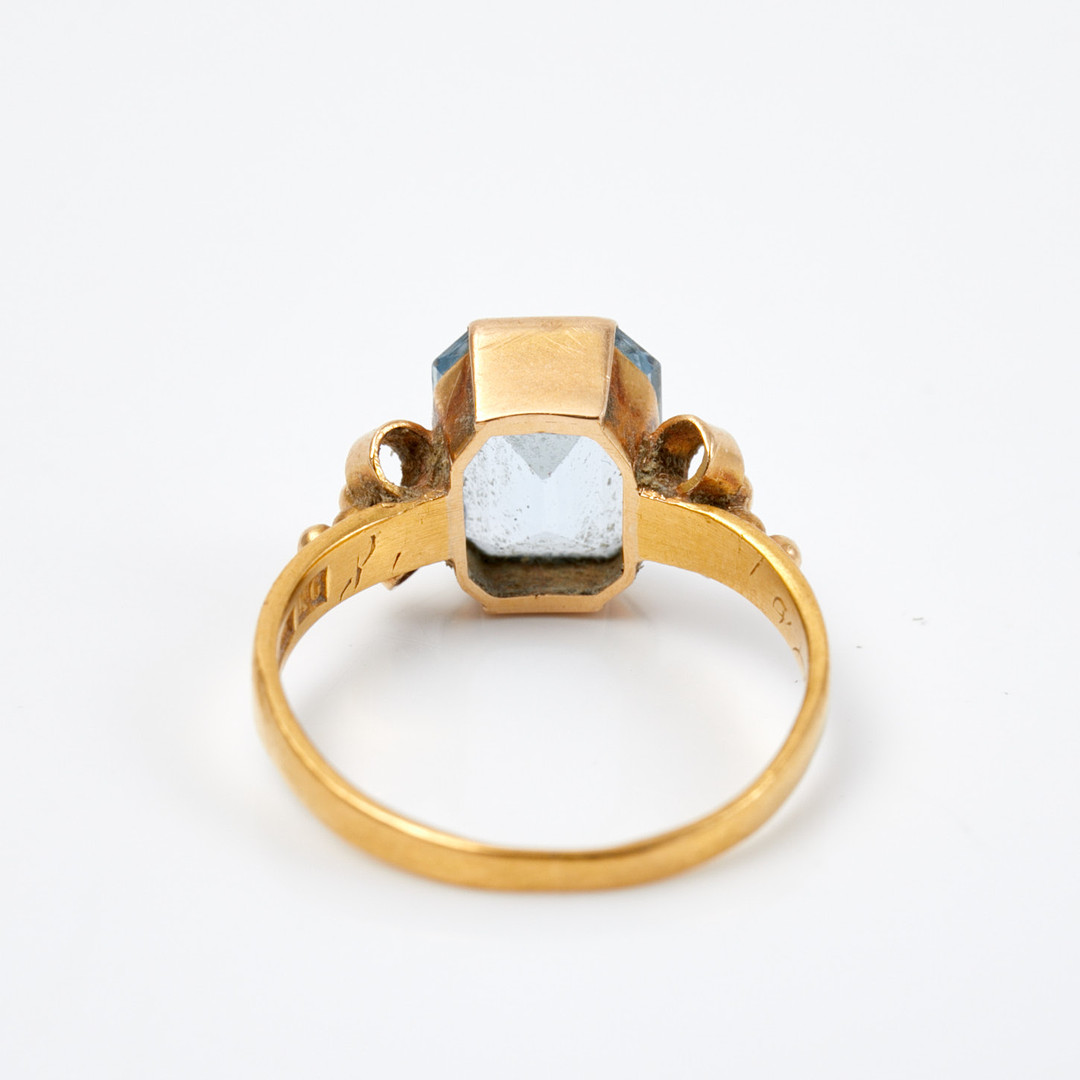 RING, 23 k guld, smaragdslipad , syntetisk spinel, Carl Ludvig Åström, Piteå, 1888.