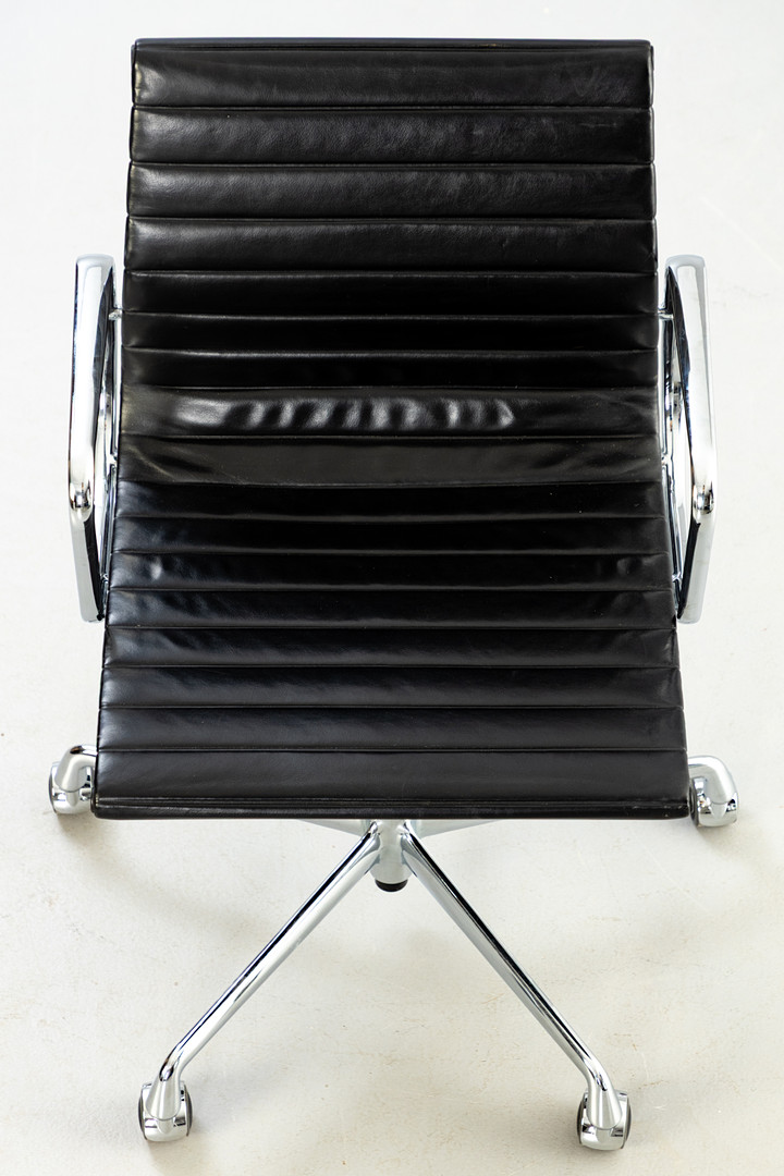 RAY & CHARLES EAMES. RAY & CHARLES EAMES. Vitra. Bürostuhl / Alu Chair