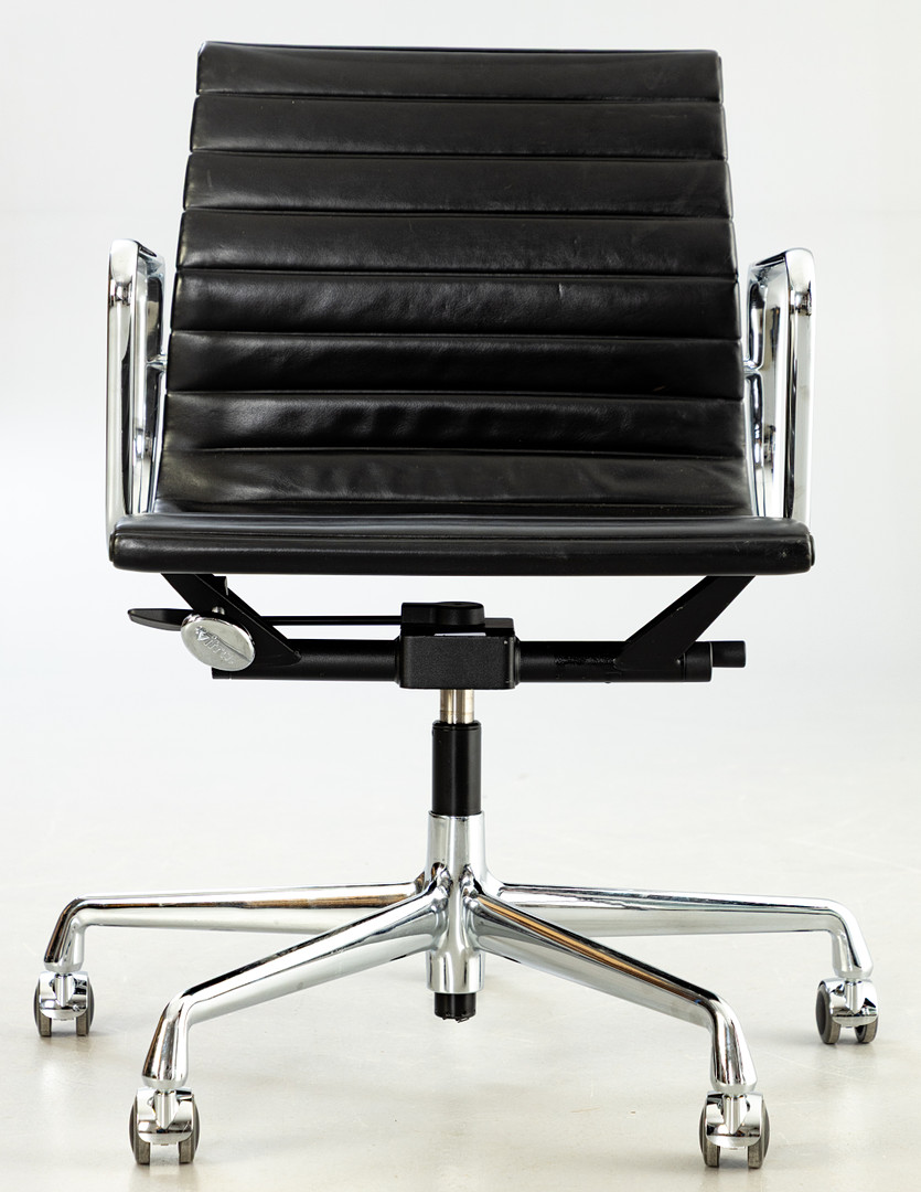 RAY & CHARLES EAMES. RAY & CHARLES EAMES. Vitra. Bürostuhl / Alu Chair