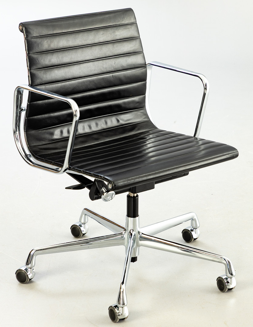 RAY & CHARLES EAMES. RAY & CHARLES EAMES. Vitra. Bürostuhl / Alu Chair