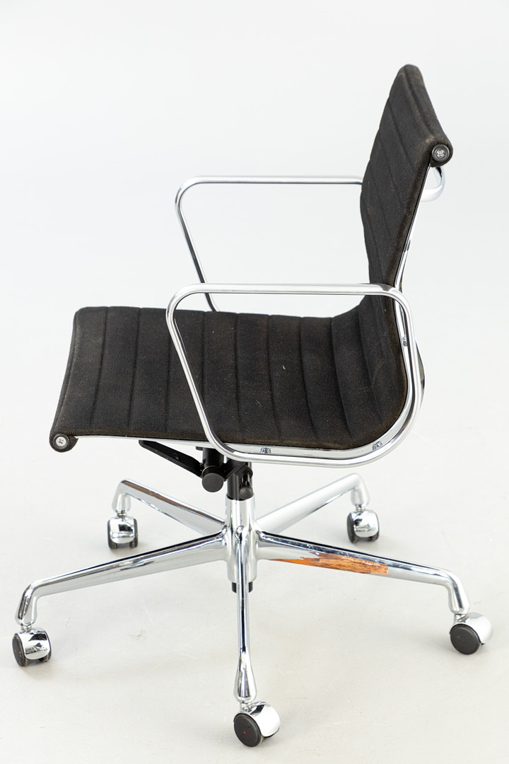 RAY & CHARLES EAMES. Vitra. Bürostuhl / Alu Chair