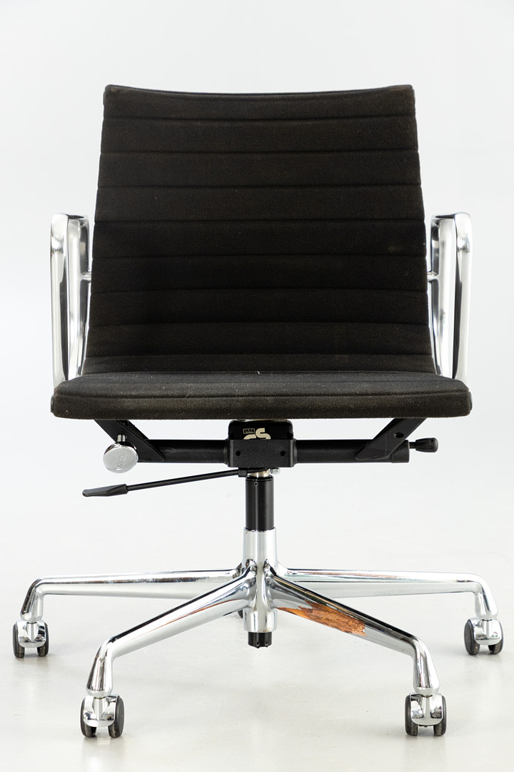 RAY & CHARLES EAMES. Vitra. Bürostuhl / Alu Chair