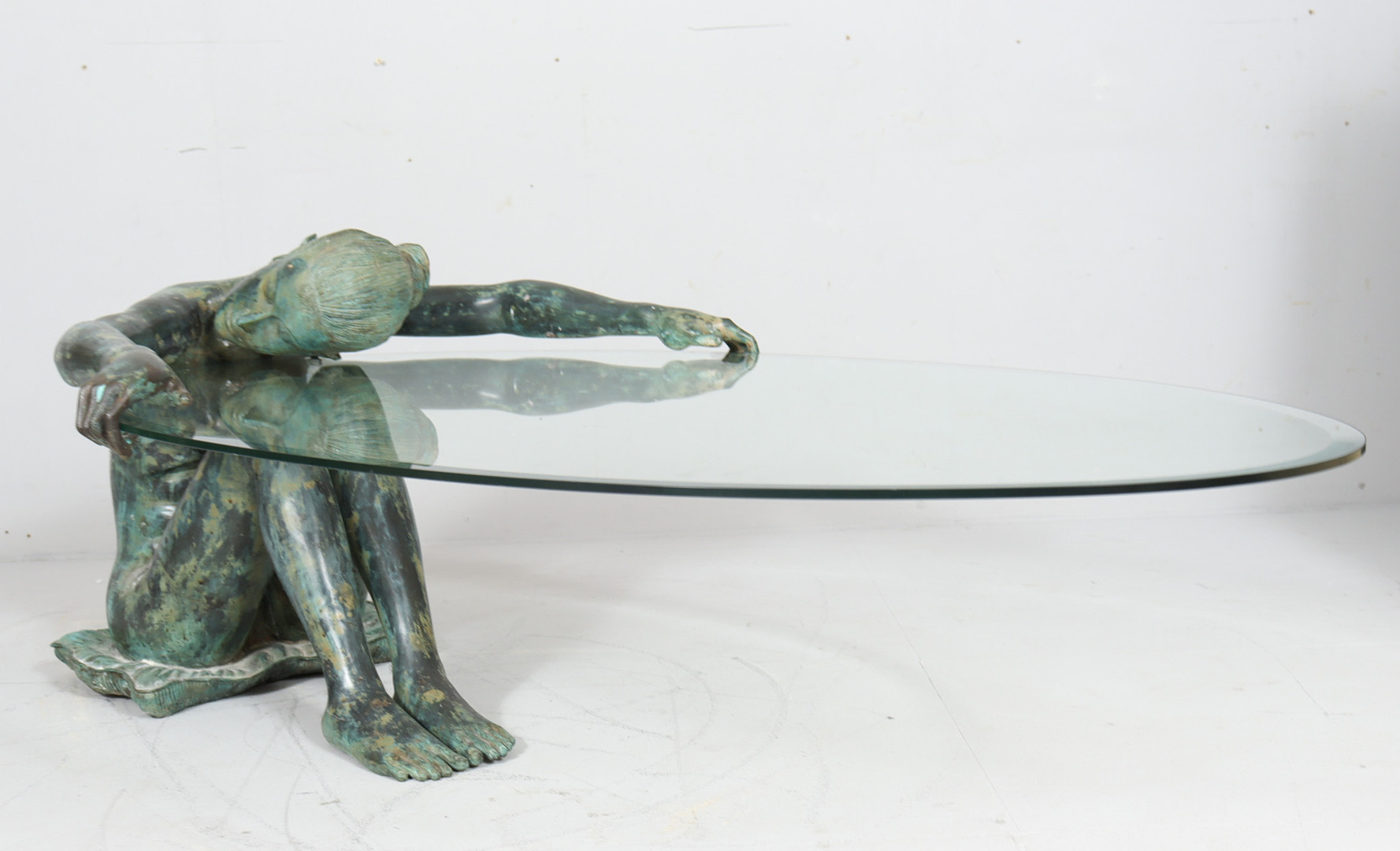 Skulpturaler Beistelltisch/Coffee Table mit Frauenakt Skulptur, Bronze, Frankreich, 1980er Jahre.