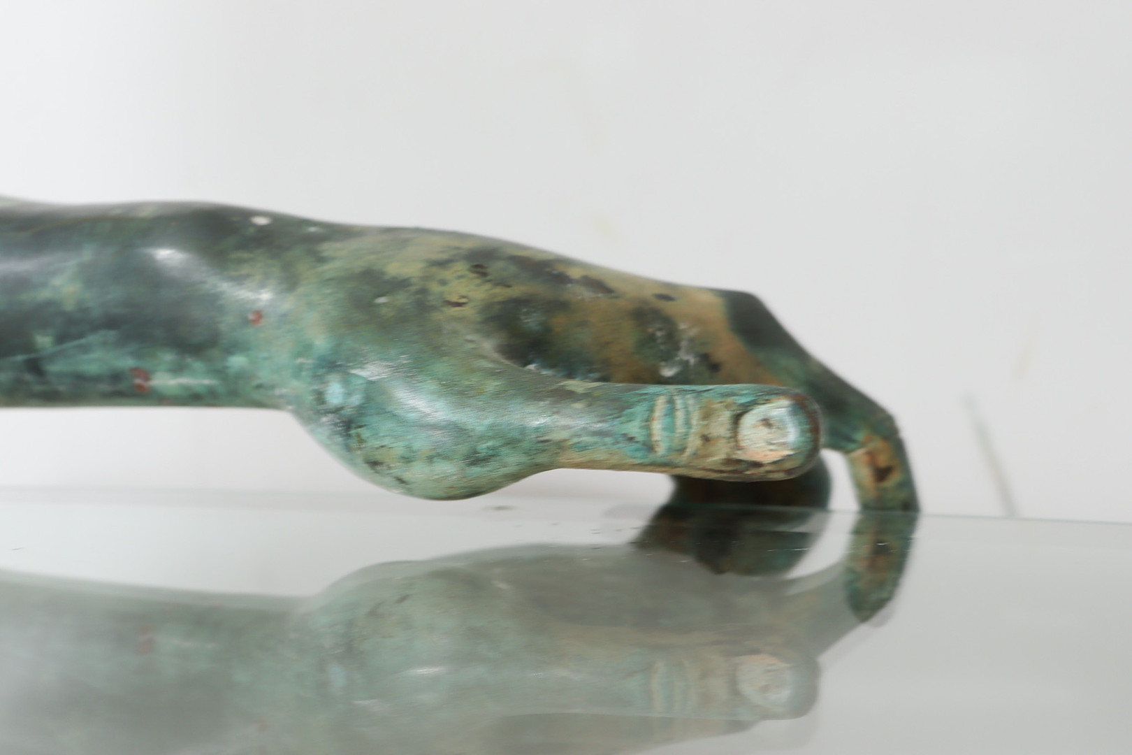 Skulpturaler Beistelltisch/Coffee Table mit Frauenakt Skulptur, Bronze, Frankreich, 1980er Jahre.