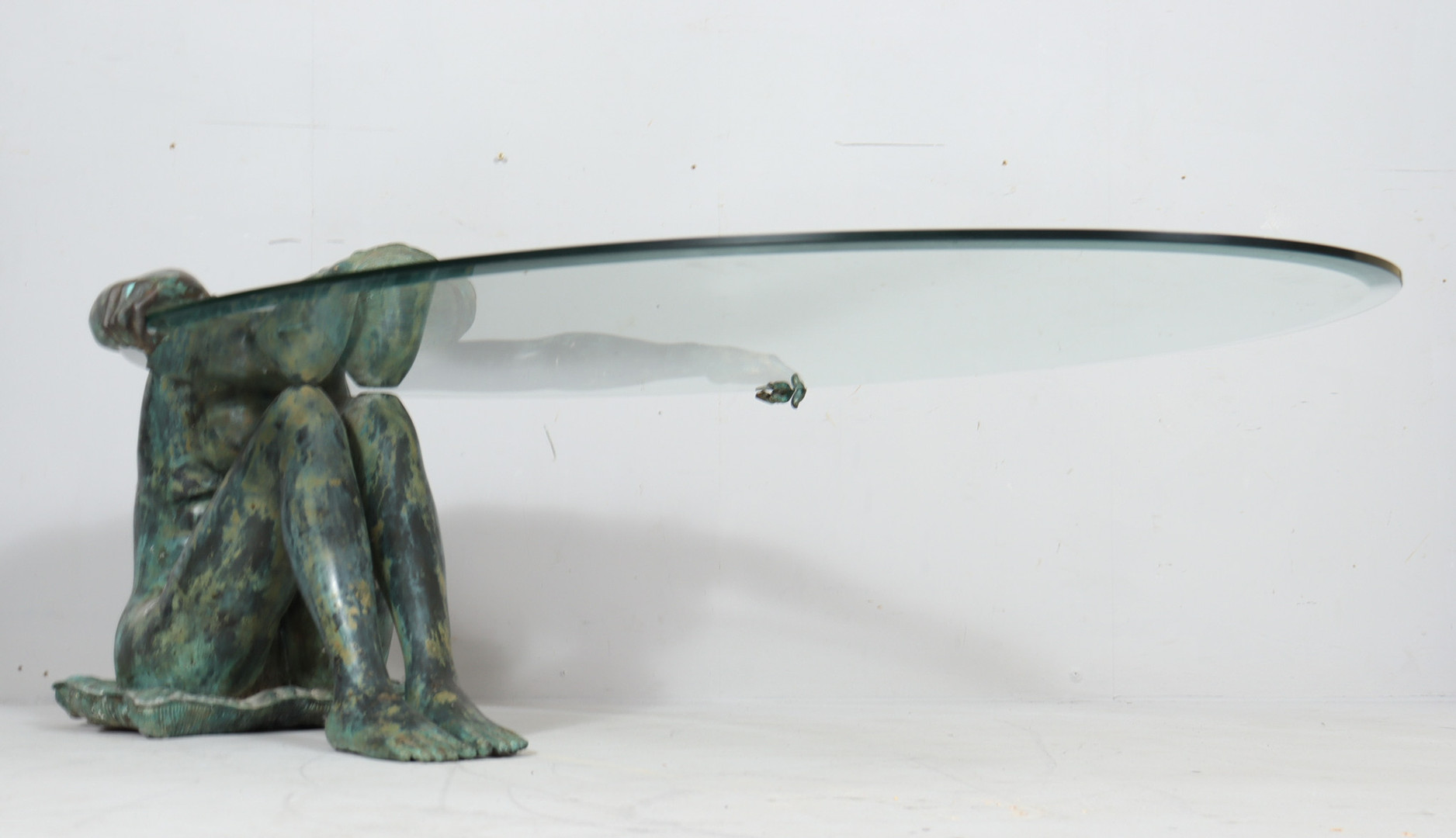 Skulpturaler Beistelltisch/Coffee Table mit Frauenakt Skulptur, Bronze, Frankreich, 1980er Jahre.