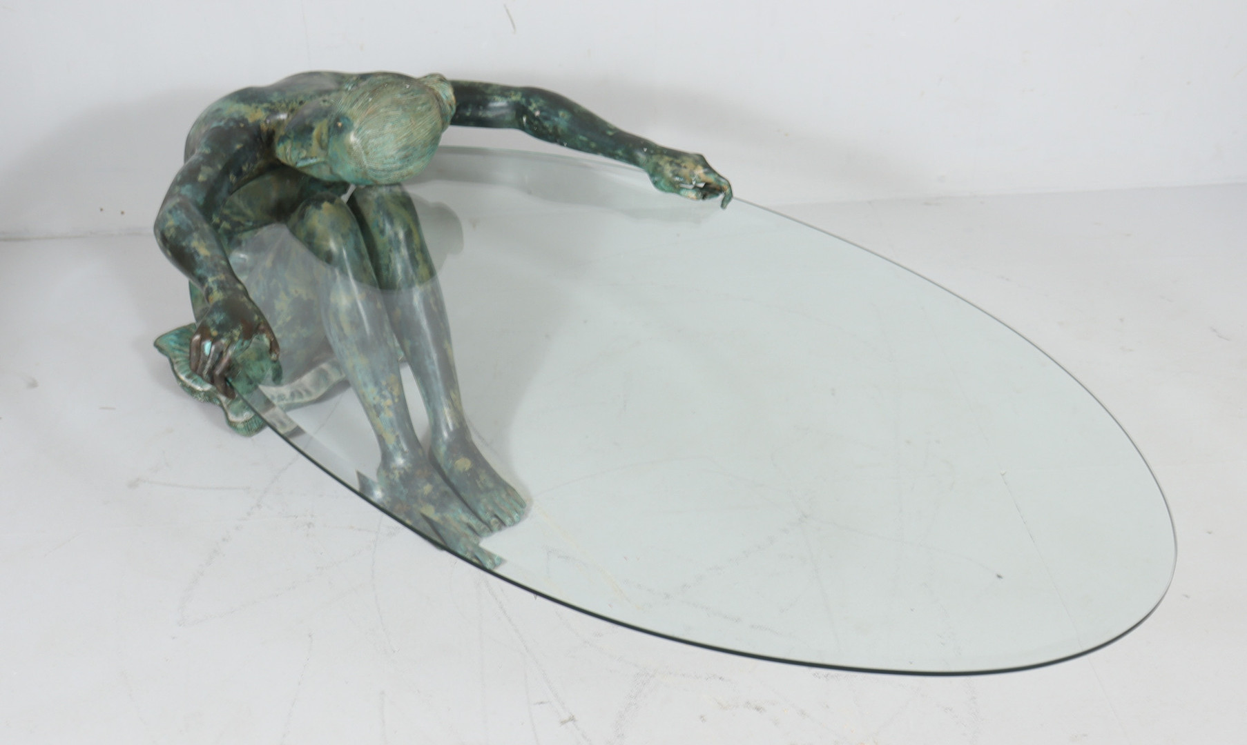 Skulpturaler Beistelltisch/Coffee Table mit Frauenakt Skulptur, Bronze, Frankreich, 1980er Jahre.
