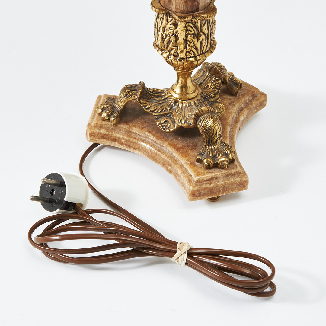 BORDSLAMPA, empirestil, 1900-talets senare del, fot och ben i sten och mässing.