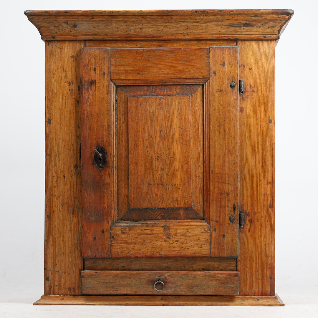 HÄNGSKÅP, 1700/1800-tal.