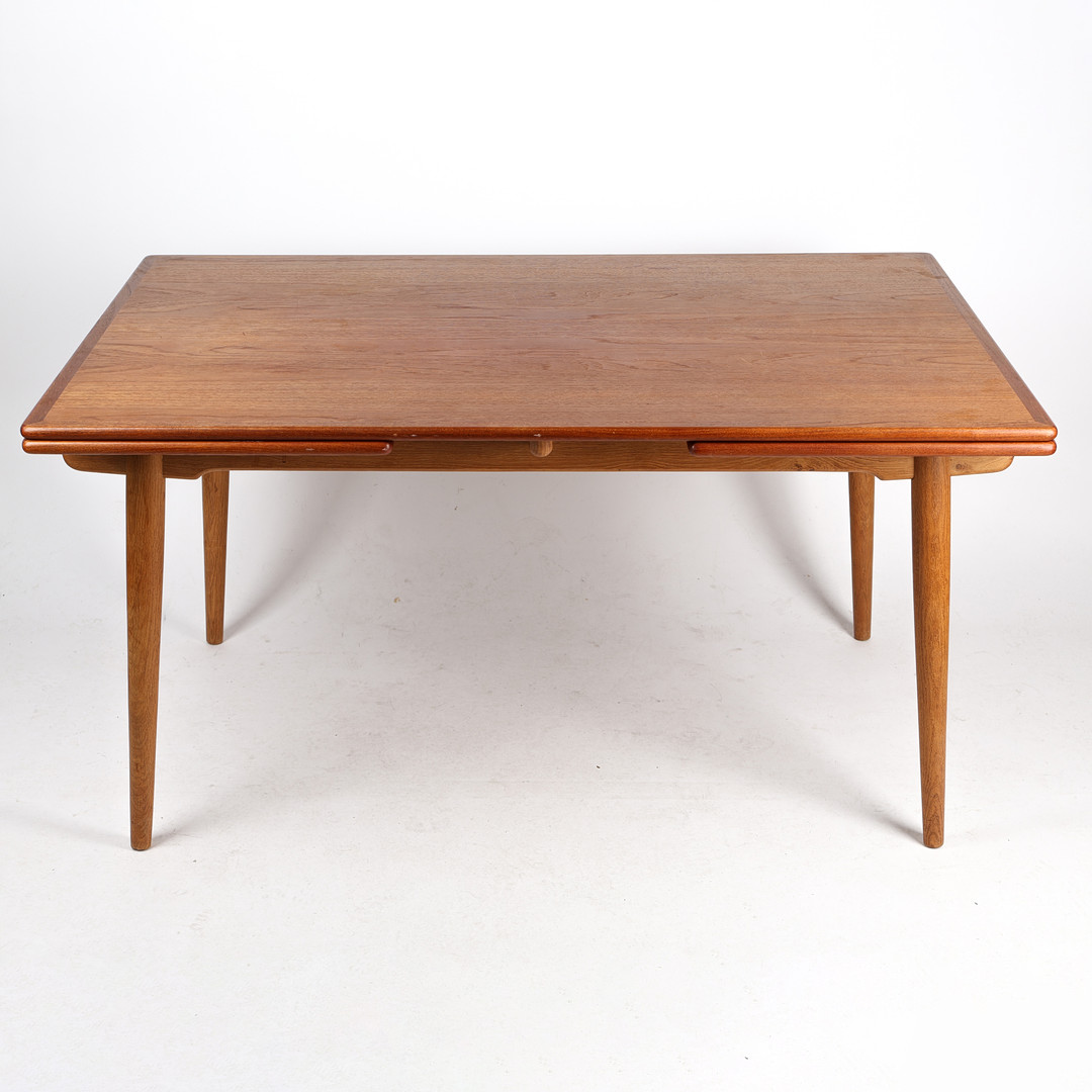 HANS J WEGNER. Matbord, modell 