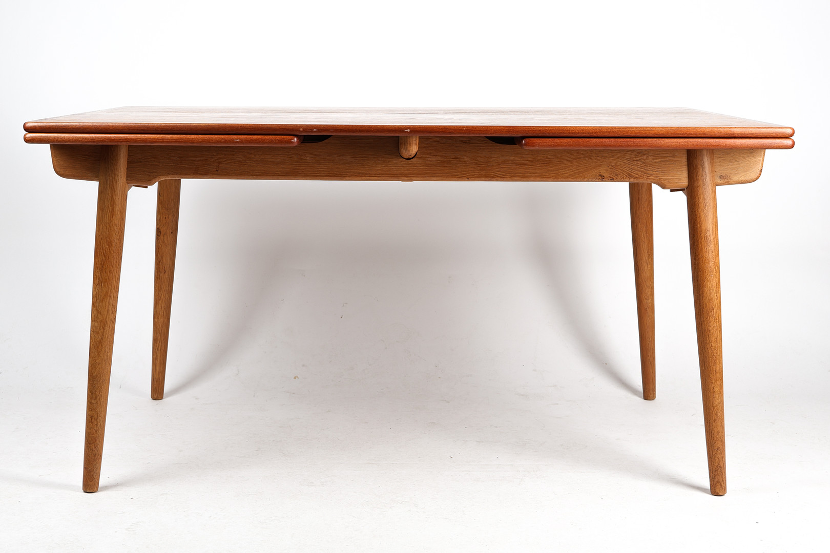 HANS J WEGNER. Matbord, modell 