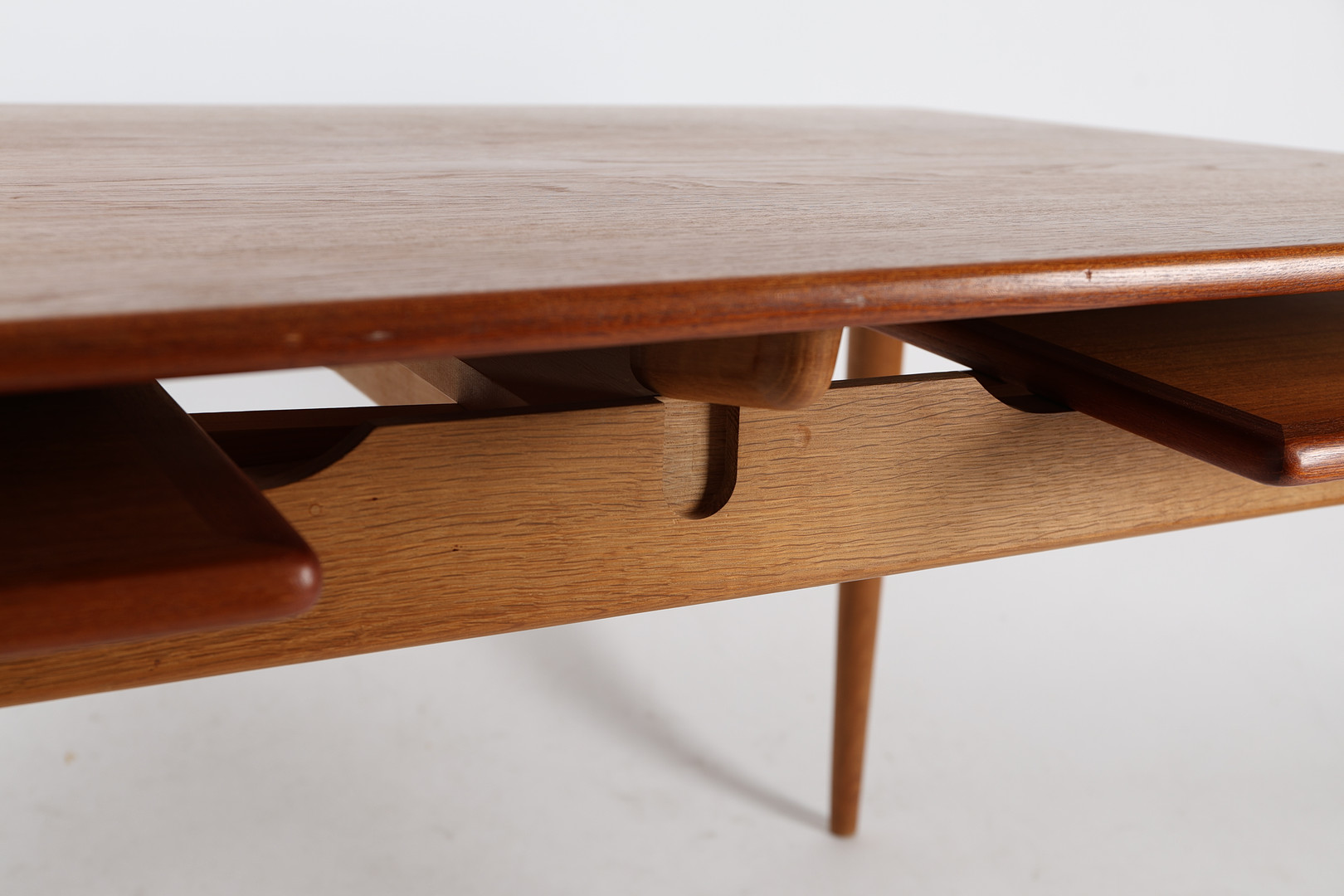 HANS J WEGNER. Matbord, modell 