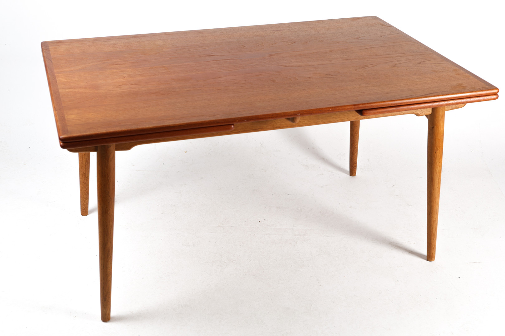 HANS J WEGNER. Matbord, modell 