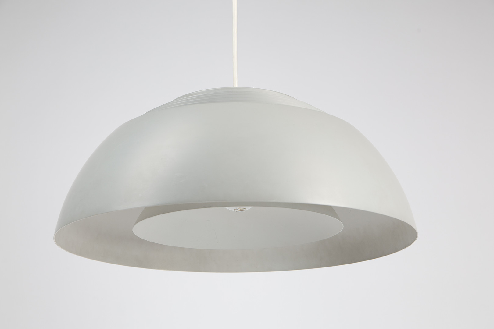 ARNE JACOBSEN. Taklampa, 