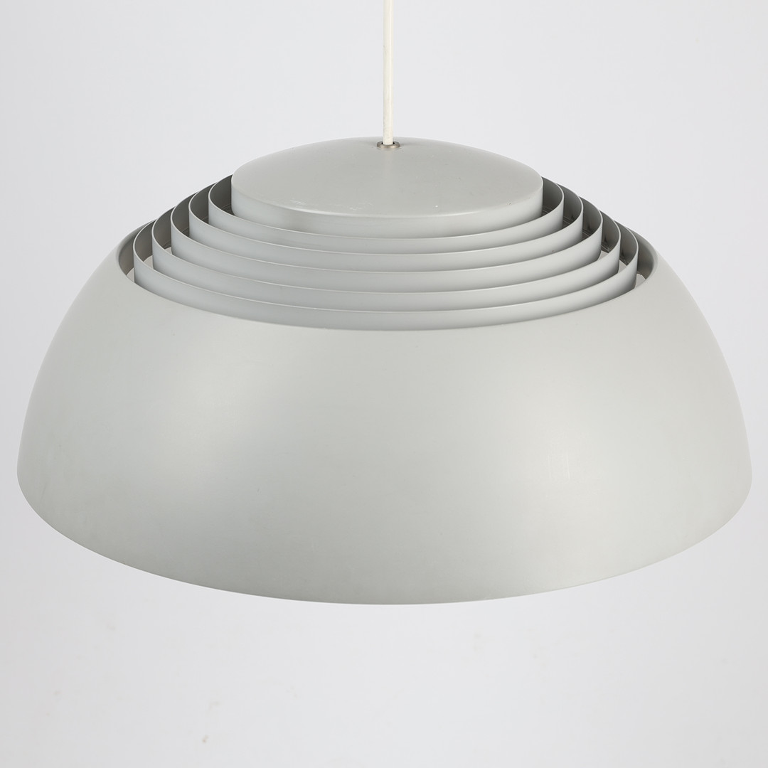 ARNE JACOBSEN. Taklampa, 