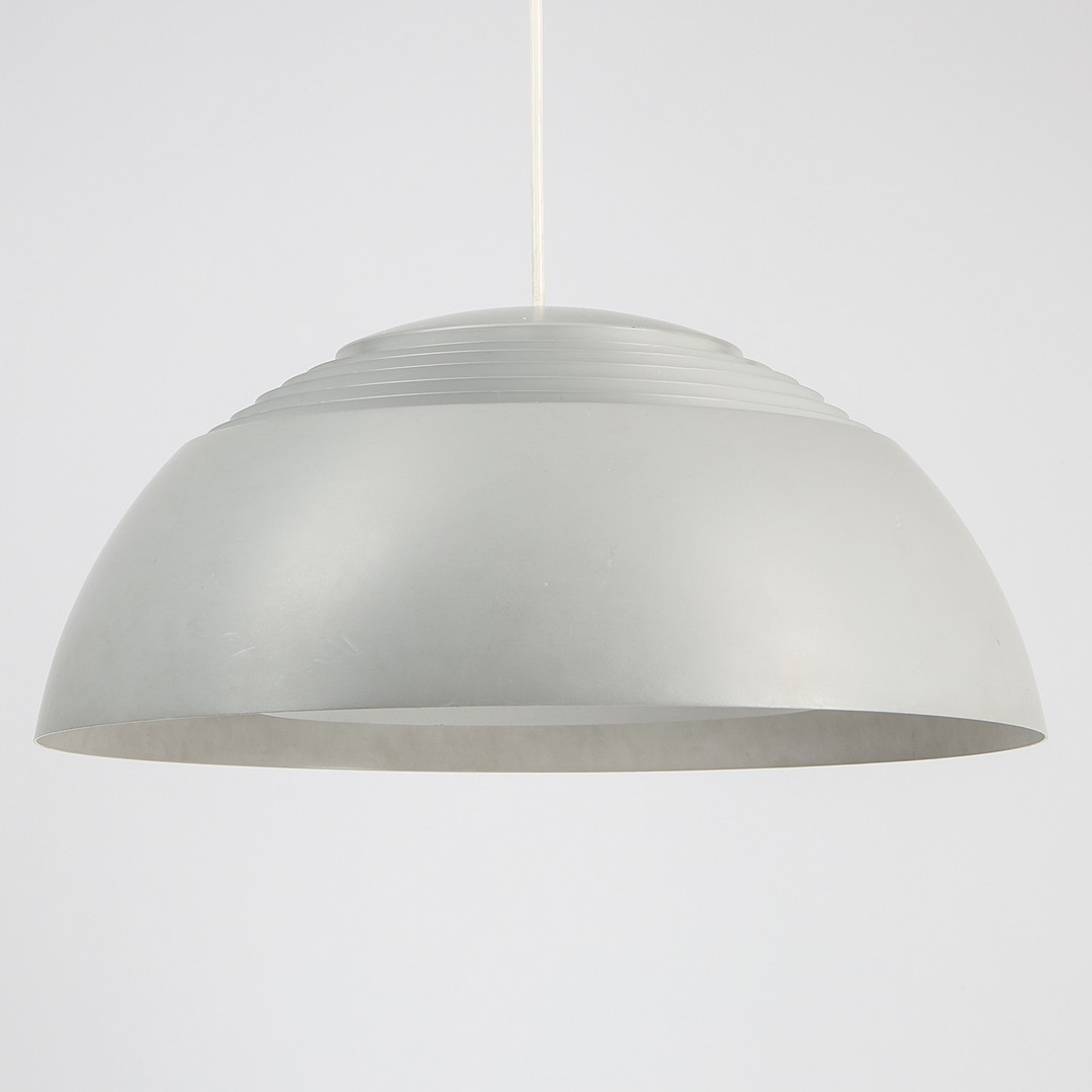 ARNE JACOBSEN. Taklampa, 
