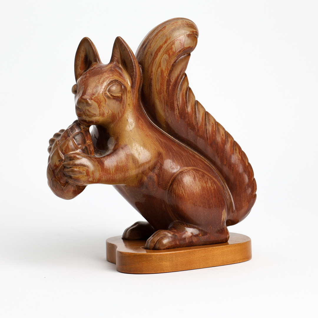 GUNNAR NYLUND. Figurin, ekorre, glaserat stengods, Rörstrand, numrerad 124/500.