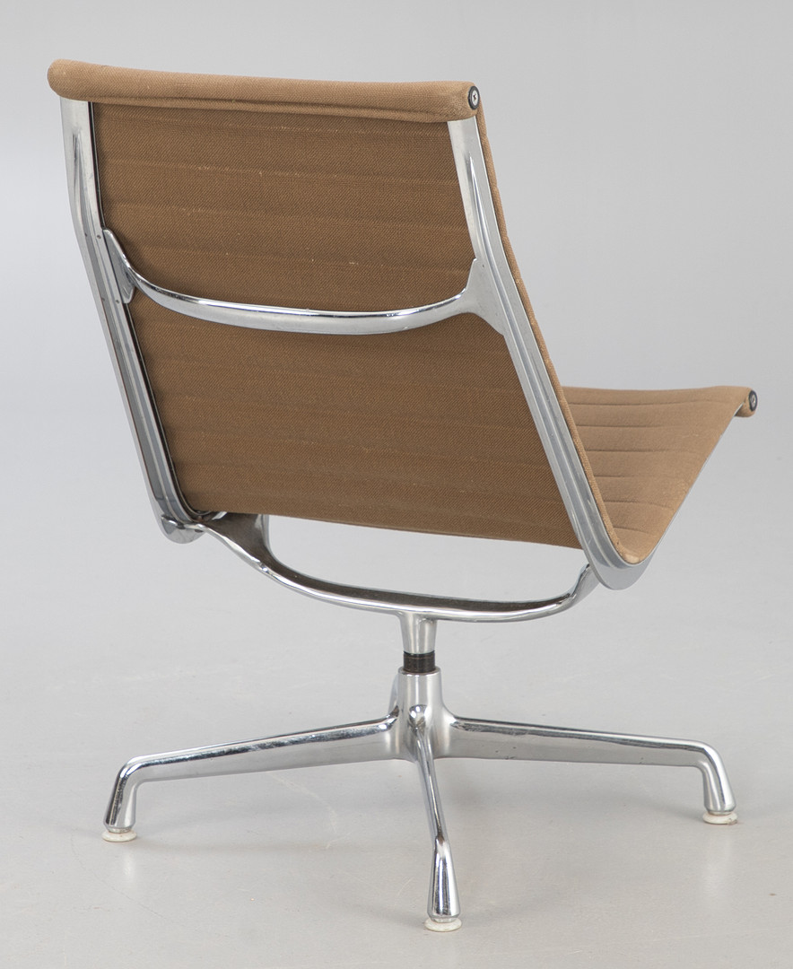 CHARLES AND RAY EAMES. Aluminum Group lounge chair EA116 für Herman Miller.