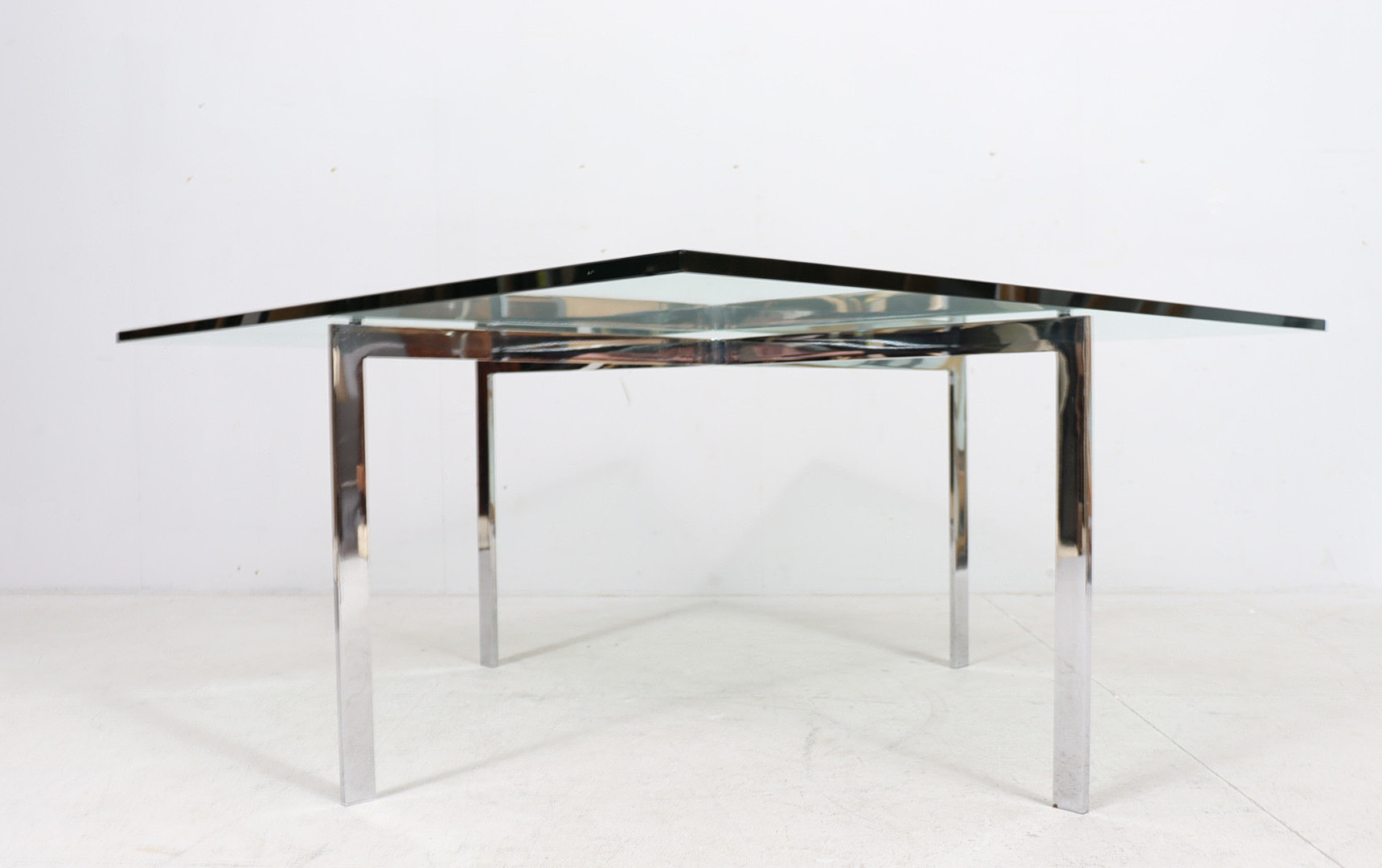 Barcelona Couchtisch/Coffee Table von Ludwig Mies van der Rohe für Knoll International, 1990er Jahre.