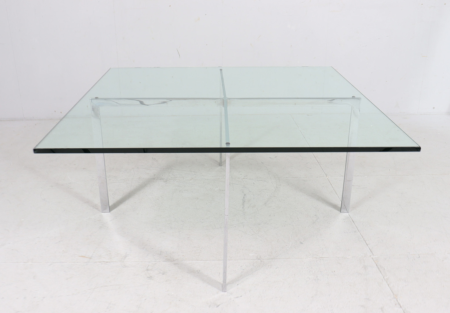 Barcelona Couchtisch/Coffee Table von Ludwig Mies van der Rohe für Knoll International, 1990er Jahre.
