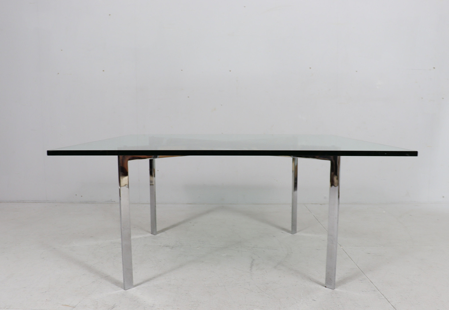 Barcelona Couchtisch/Coffee Table von Ludwig Mies van der Rohe für Knoll International, 1990er Jahre.